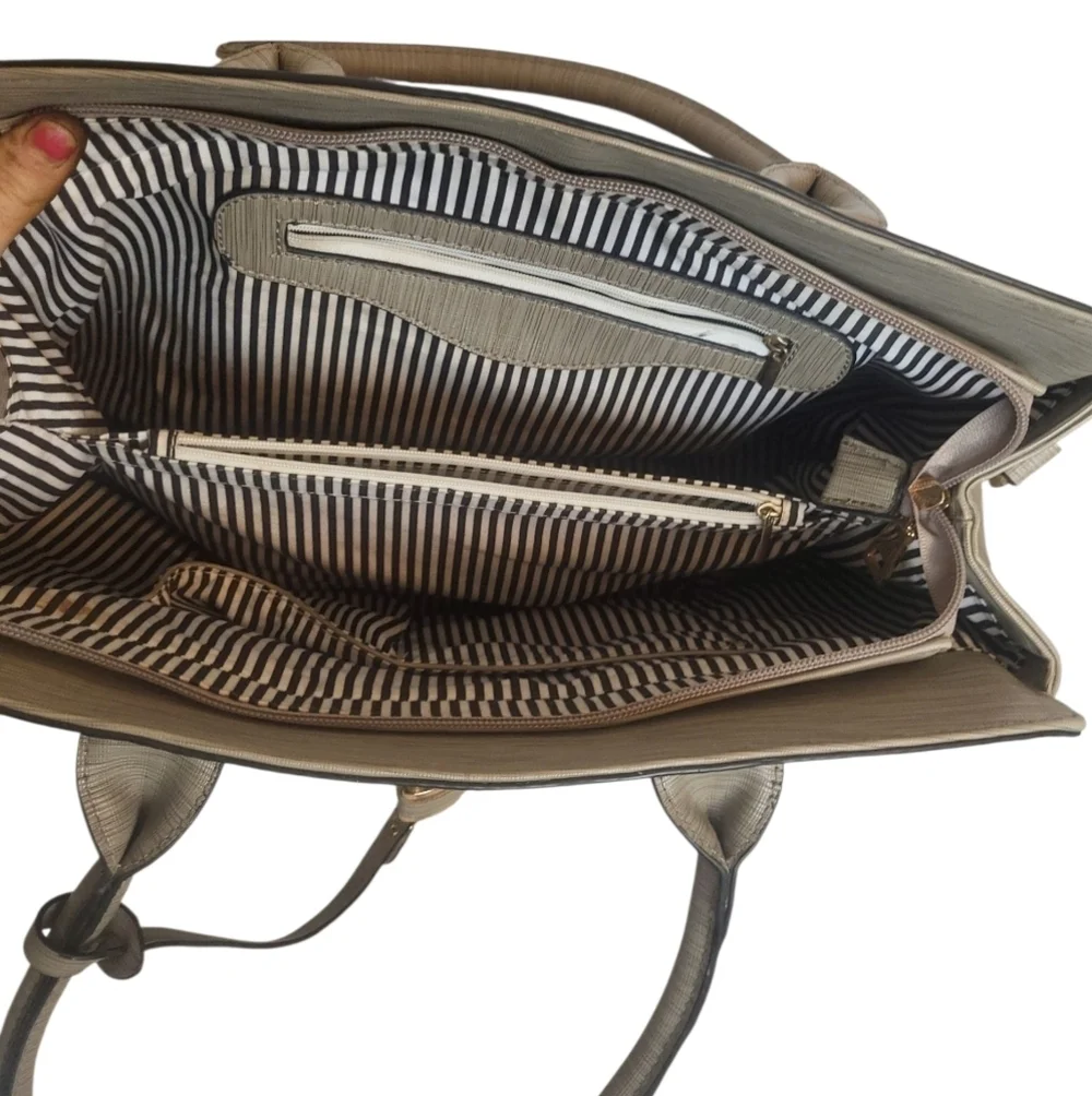 Elegant Tan Handbag